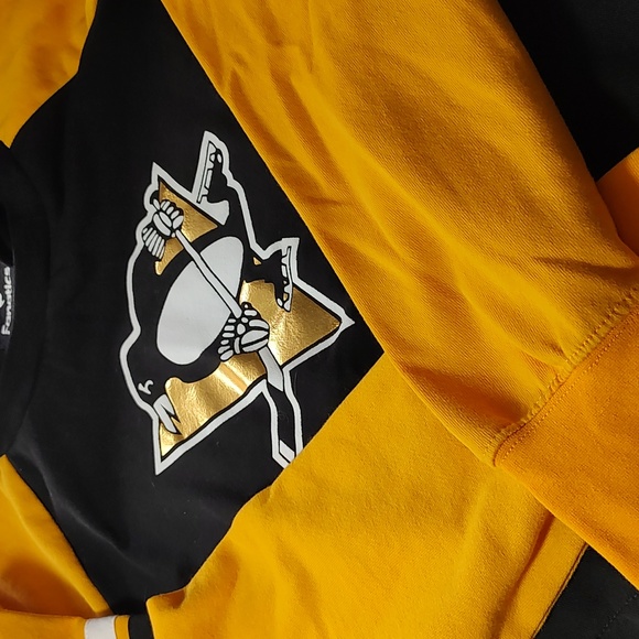 Woman's Fanatics Pittsburgh Penguins Hoodie - Picture 7 of 7